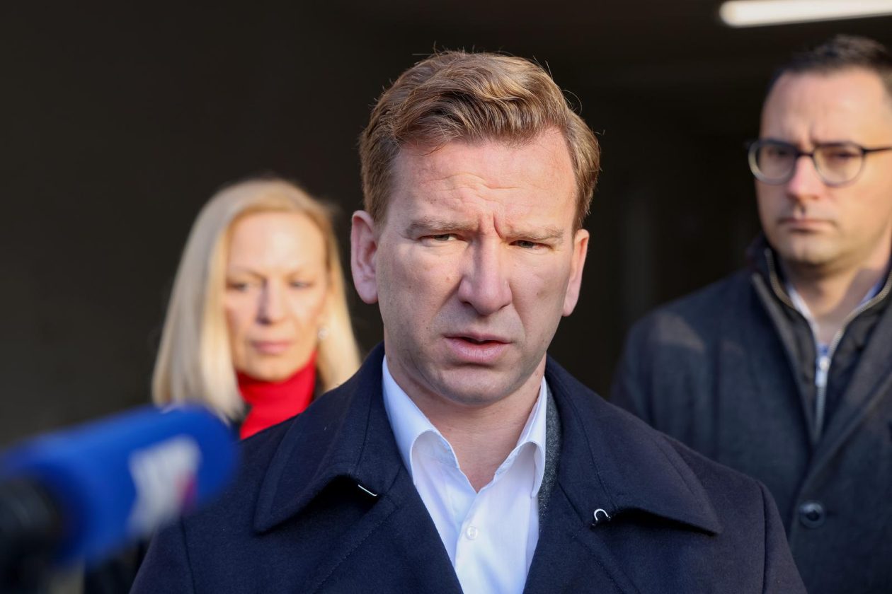 Primopredaja sedam novih vozila namijenjenih za sanitetski prijevoz – hitna pomoć Primopredaja sedam novih vozila namijenjenih za sanitetski prijevoz – hitna pomoć