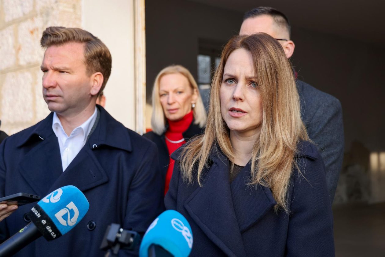 Primopredaja sedam novih vozila namijenjenih za sanitetski prijevoz – hitna pomoć Primopredaja sedam novih vozila namijenjenih za sanitetski prijevoz – hitna pomoć