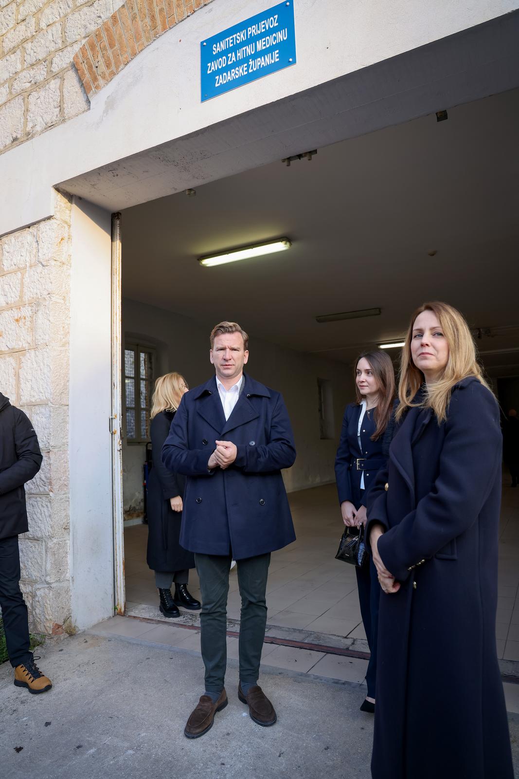 Primopredaja sedam novih vozila namijenjenih za sanitetski prijevoz – hitna pomoć Primopredaja sedam novih vozila namijenjenih za sanitetski prijevoz – hitna pomoć