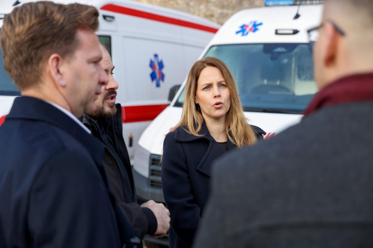 Primopredaja sedam novih vozila namijenjenih za sanitetski prijevoz – hitna pomoć Primopredaja sedam novih vozila namijenjenih za sanitetski prijevoz – hitna pomoć