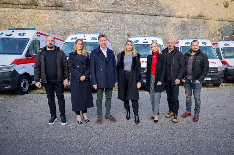 Primopredaja sedam novih vozila namijenjenih za sanitetski prijevoz – hitna pomoć Primopredaja sedam novih vozila namijenjenih za sanitetski prijevoz – hitna pomoć