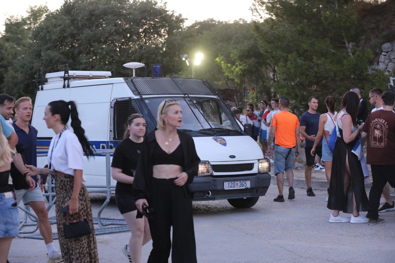 Park Mladeži: Dolazak posjetitelja na festival Ultra Park Mladeži: Dolazak posjetitelja na festival Ultra