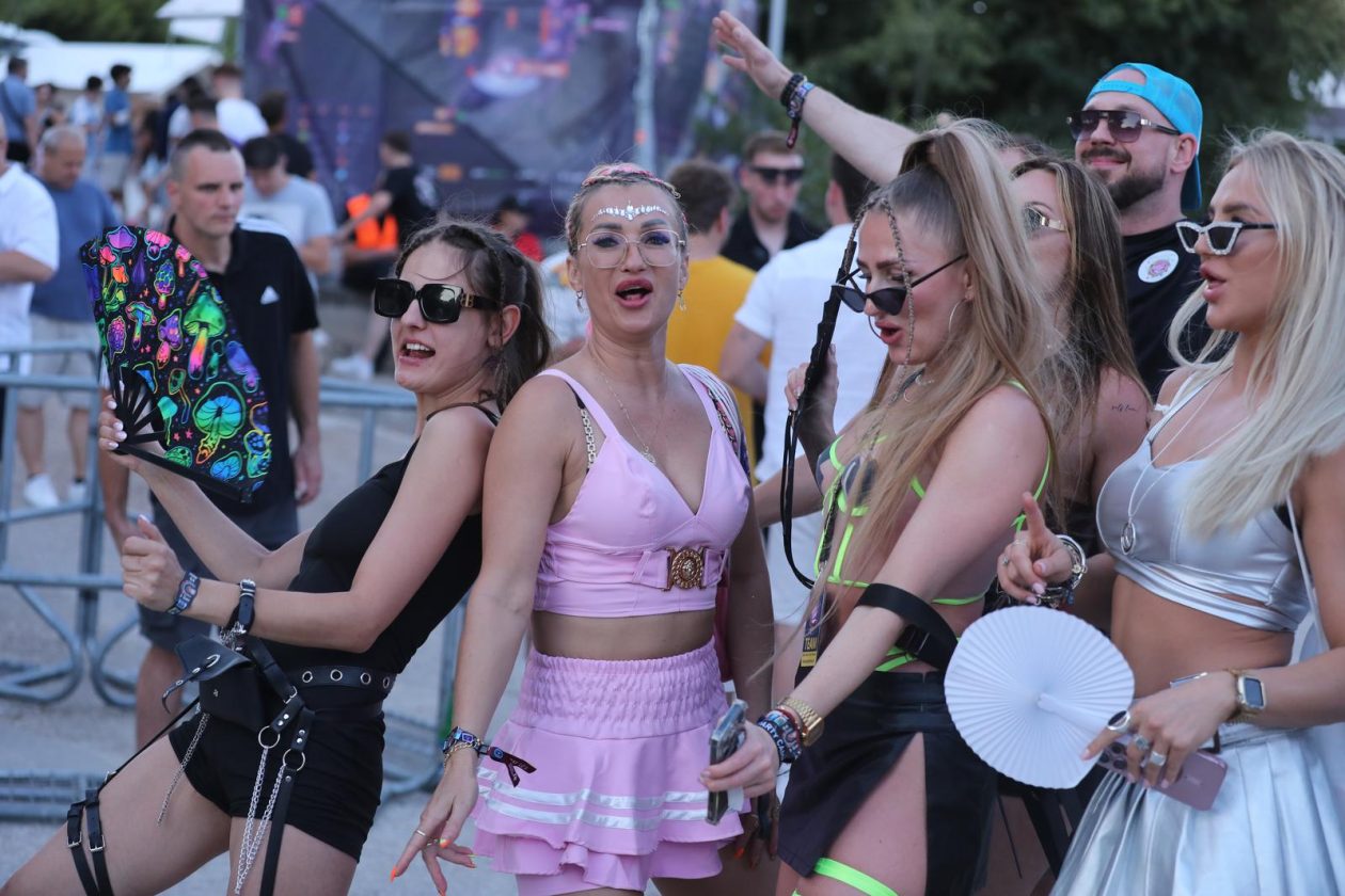 Park Mladeži: Dolazak posjetitelja na festival Ultra Park Mladeži: Dolazak posjetitelja na festival Ultra