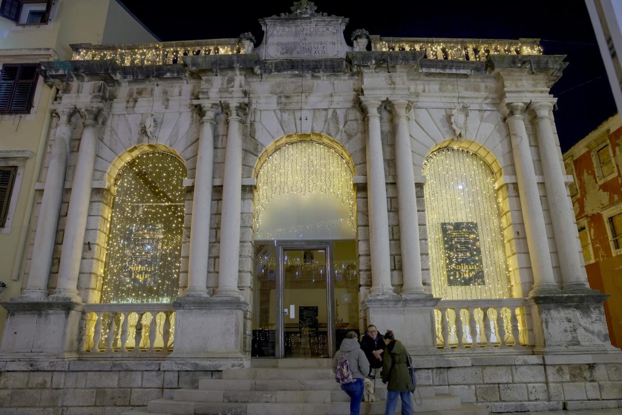 Noćne fotografije ukrašenog grada Noćne fotografije ukrašenog grada