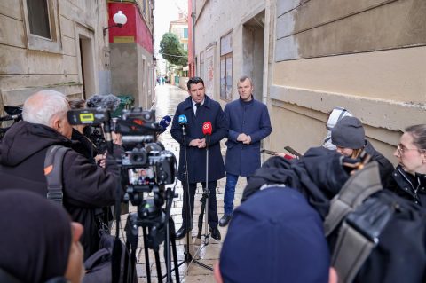 Zadar: Konferencija za medije predsjednika Mosta i saborskog zastupnika Nikole Grmoje i županijskog koordinatora Mosta Ivana Matića