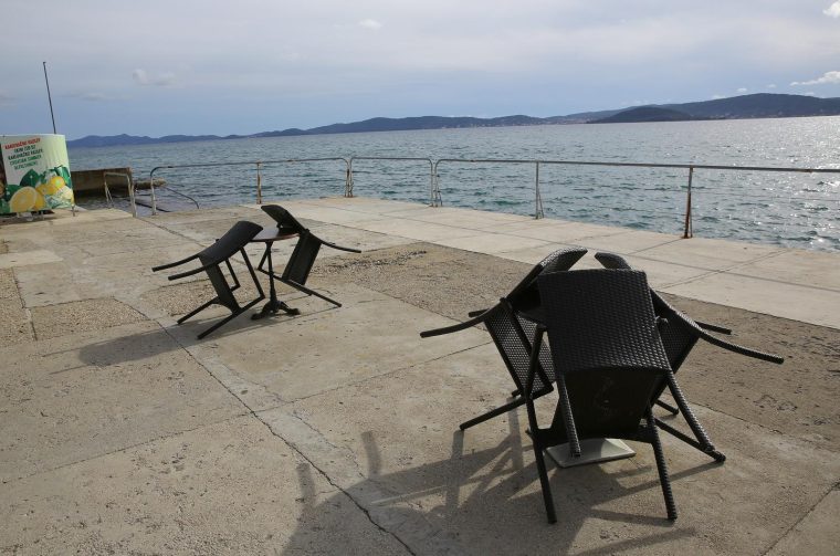 Zadar: Omiljeni bazen građana uz more još uvijek bez kupača