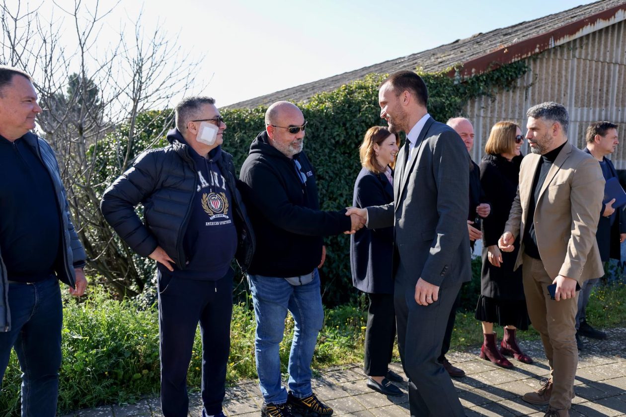 Zadar: Gradonačelnik Grada Zadra Šime Erlić potpisao je ugovor s tvrtkom Lavčević o izgradnji osnovne škole