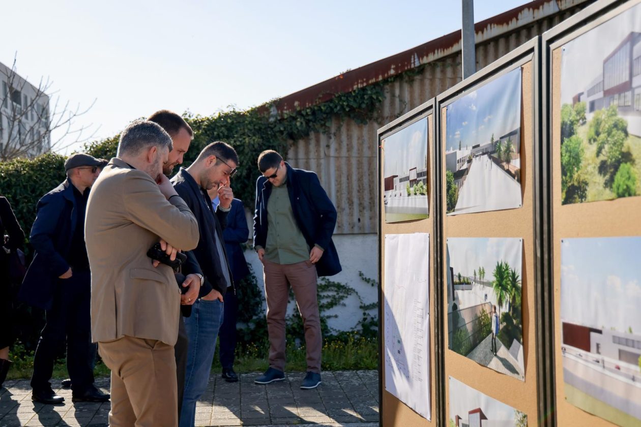 Zadar: Gradonačelnik Grada Zadra Šime Erlić potpisao je ugovor s tvrtkom Lavčević o izgradnji osnovne škole