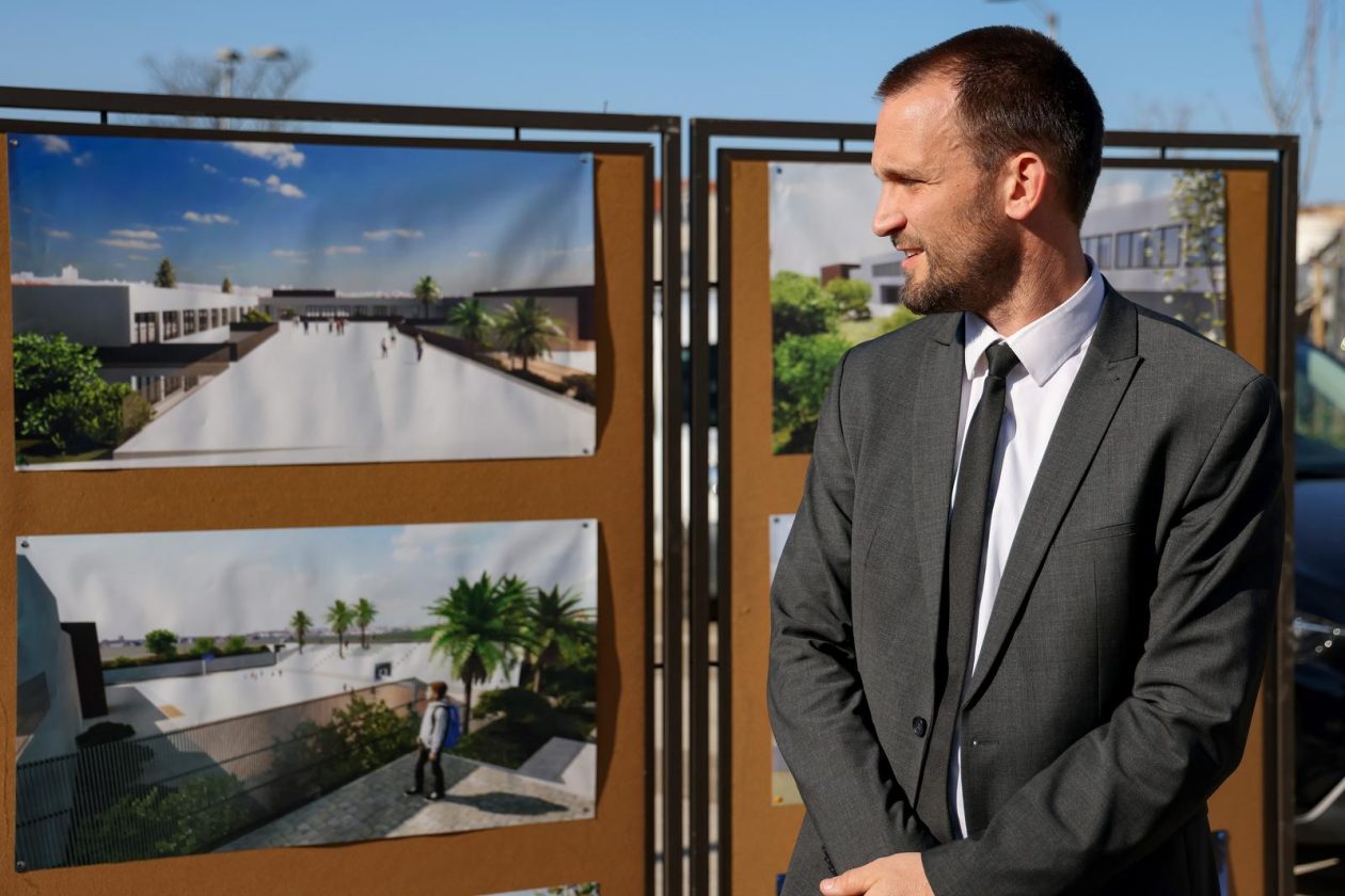 Zadar: Gradonačelnik Grada Zadra Šime Erlić potpisao je ugovor s tvrtkom Lavčević o izgradnji osnovne škole