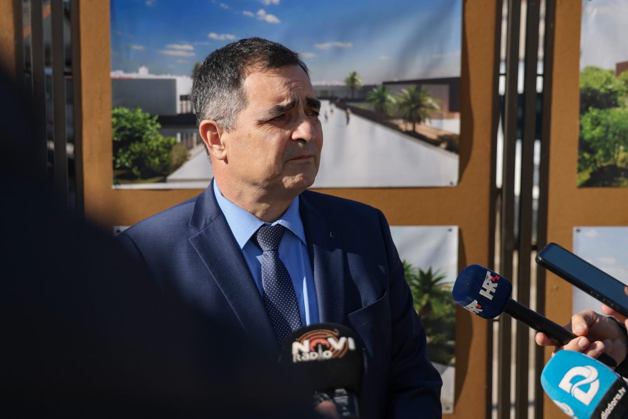 Zadar: Gradonačelnik Grada Zadra Šime Erlić potpisao je ugovor s tvrtkom Lavčević o izgradnji osnovne škole