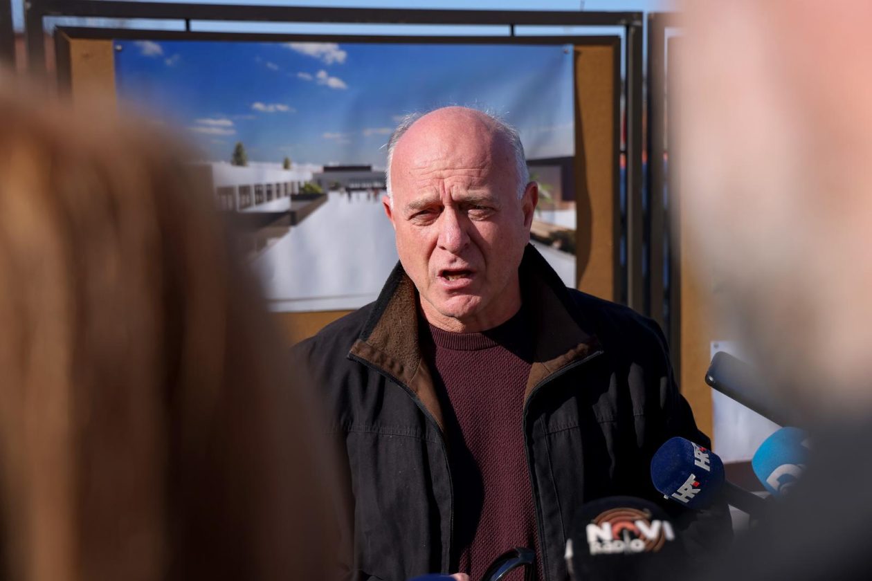 Zadar: Gradonačelnik Grada Zadra Šime Erlić potpisao je ugovor s tvrtkom Lavčević o izgradnji osnovne škole