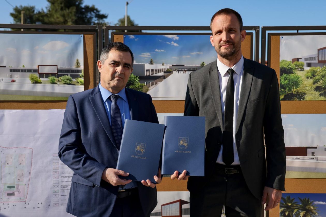 Zadar: Gradonačelnik Grada Zadra Šime Erlić potpisao je ugovor s tvrtkom Lavčević o izgradnji osnovne škole