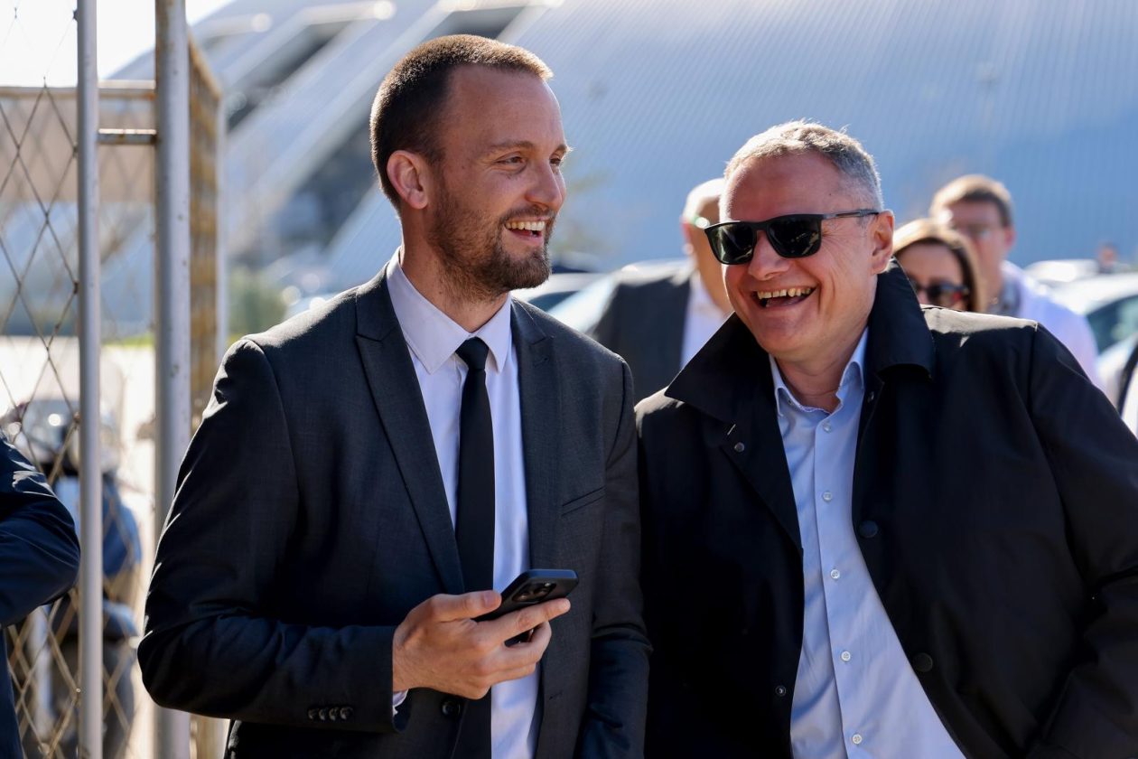 Zadar: Gradonačelnik Grada Zadra Šime Erlić potpisao je ugovor s trvtkom Lavčević o izgradnji olimpijskog bazena na Višnjiku