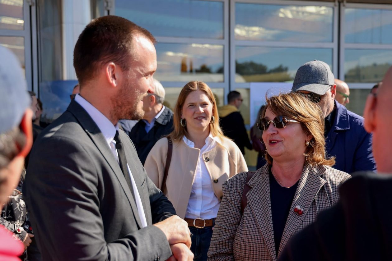 Zadar: Gradonačelnik Grada Zadra Šime Erlić potpisao je ugovor s trvtkom Lavčević o izgradnji olimpijskog bazena na Višnjiku