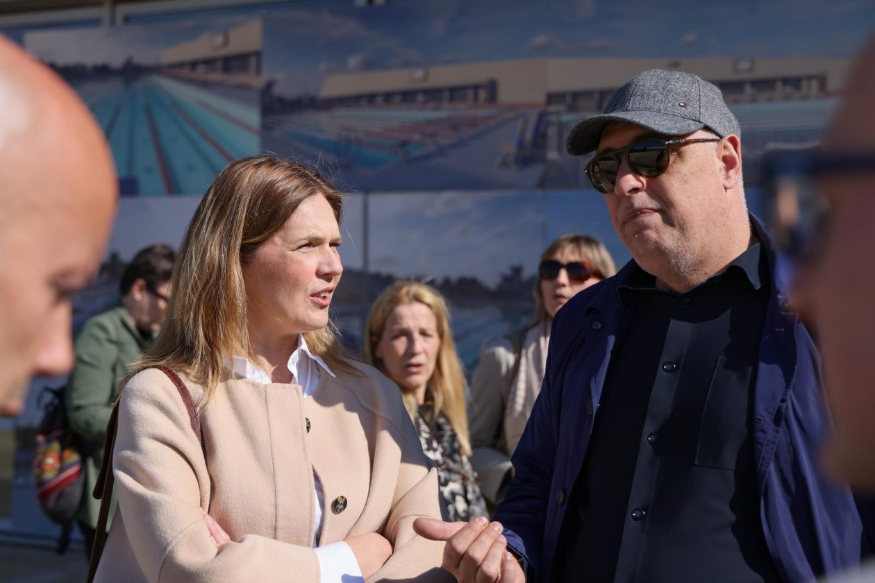 Zadar: Gradonačelnik Grada Zadra Šime Erlić potpisao je ugovor s trvtkom Lavčević o izgradnji olimpijskog bazena na Višnjiku