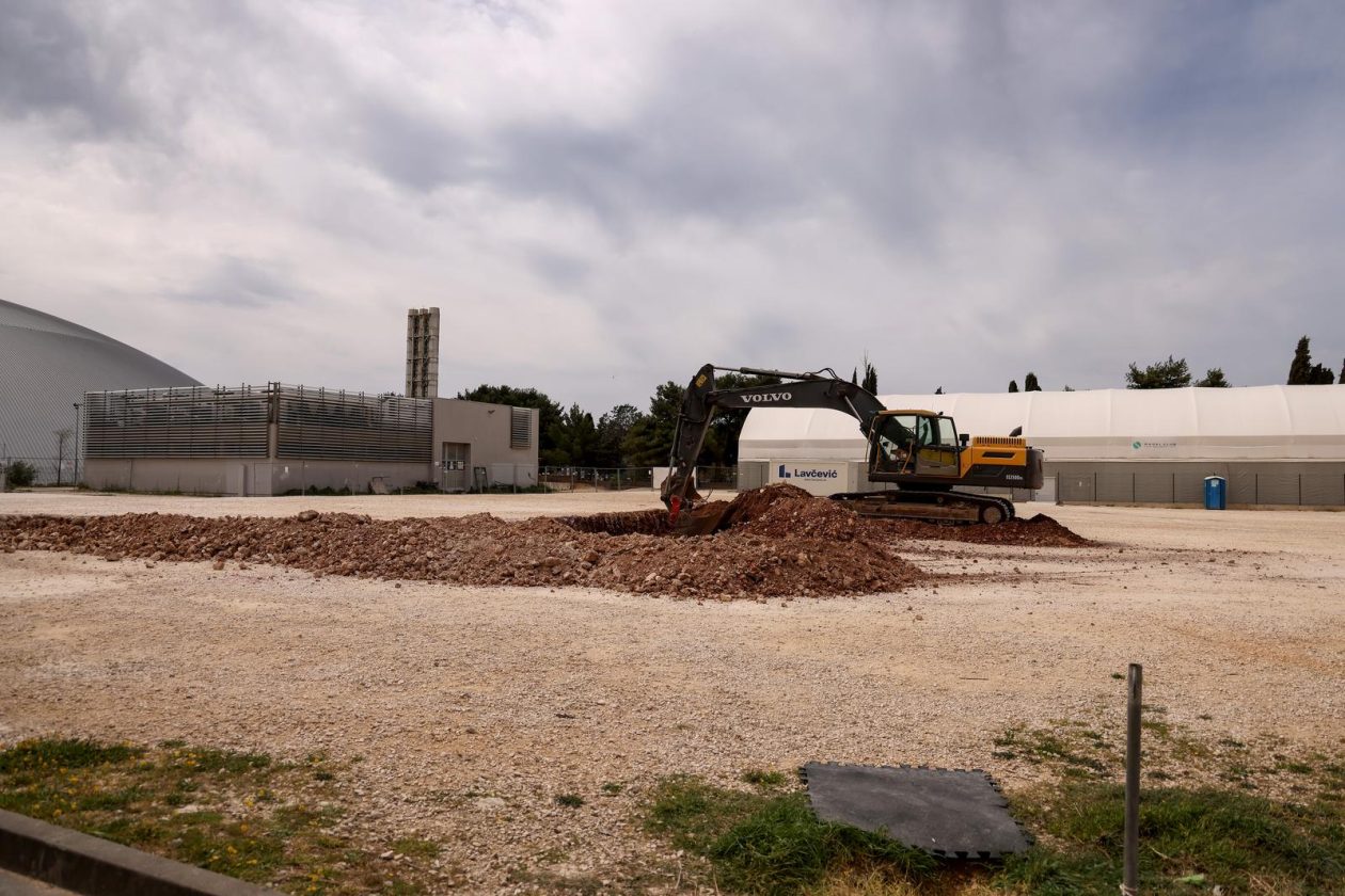 Radovi na izgradnji vanjskog bazena u sklopu Športskog centra Višnjik