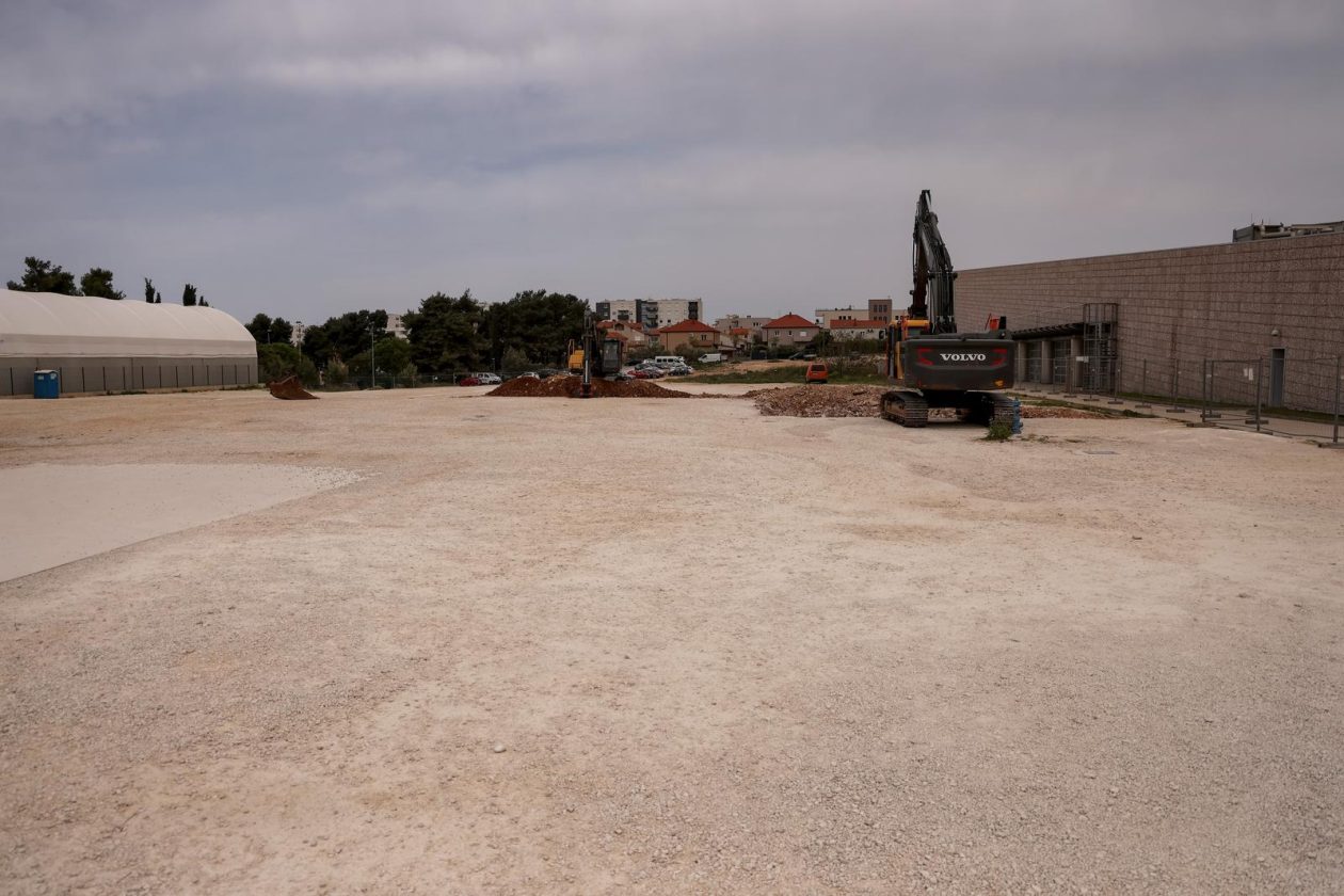 Radovi na izgradnji vanjskog bazena u sklopu Športskog centra Višnjik