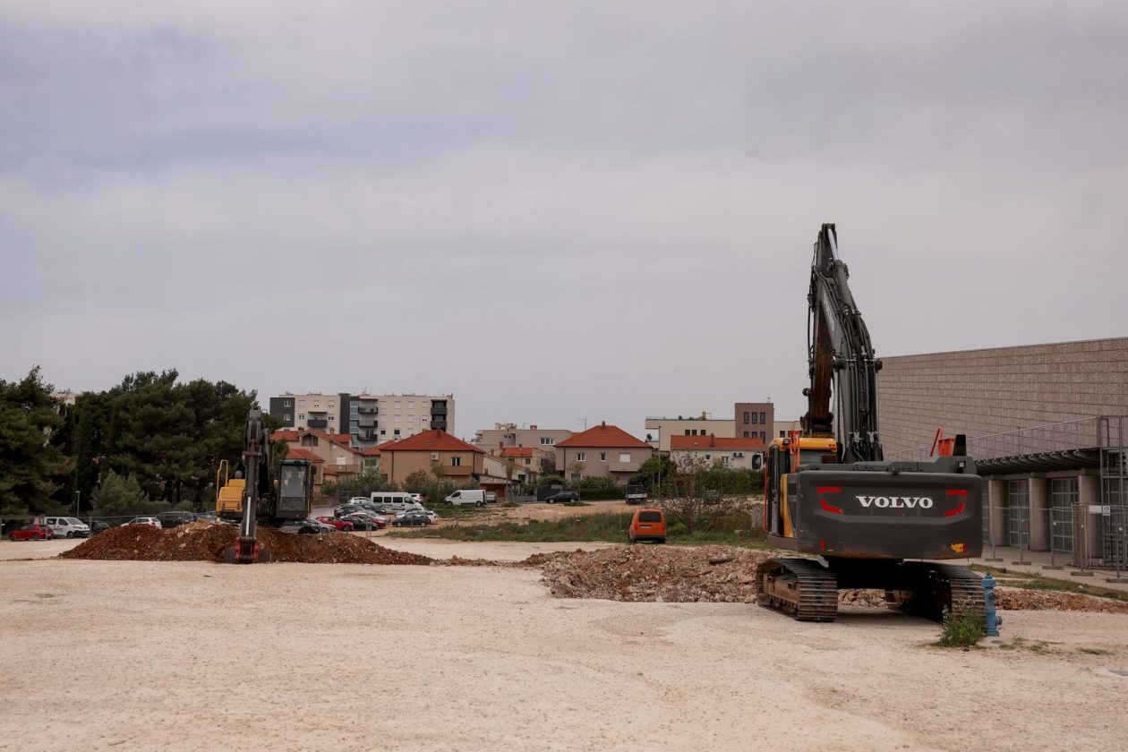 Radovi na izgradnji vanjskog bazena u sklopu Športskog centra Višnjik