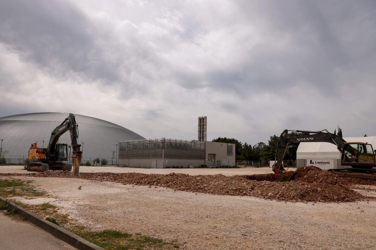 Radovi na izgradnji vanjskog bazena u sklopu Športskog centra Višnjik