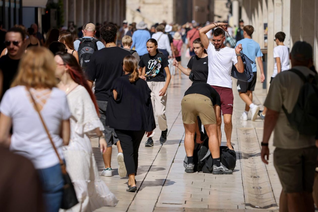Zadar: Velik broj stranih gostiju u centru grada