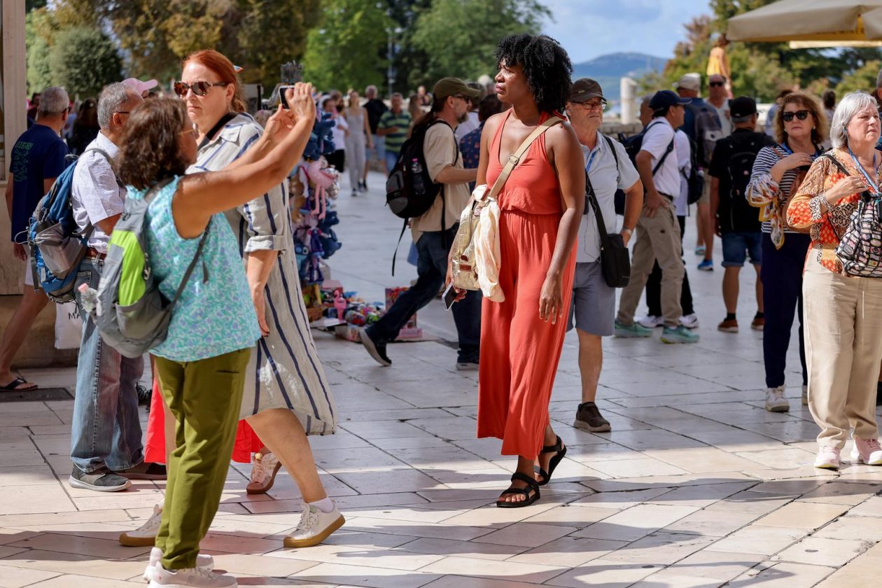Zadar: Velik broj stranih gostiju u centru grada
