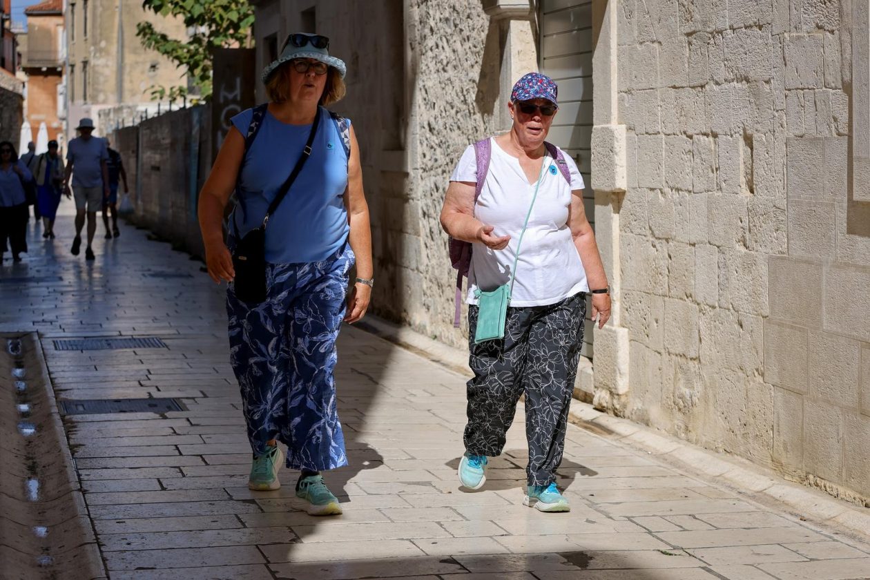 Zadar: Velik broj stranih gostiju u centru grada