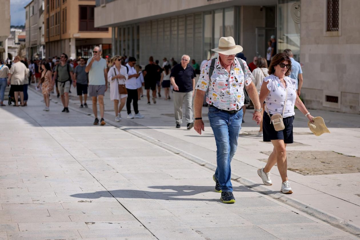 Zadar: Velik broj stranih gostiju u centru grada