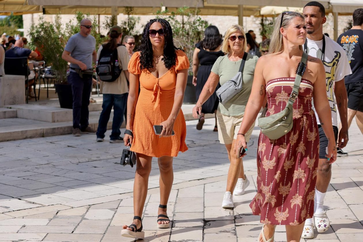 Zadar: Velik broj stranih gostiju u centru grada