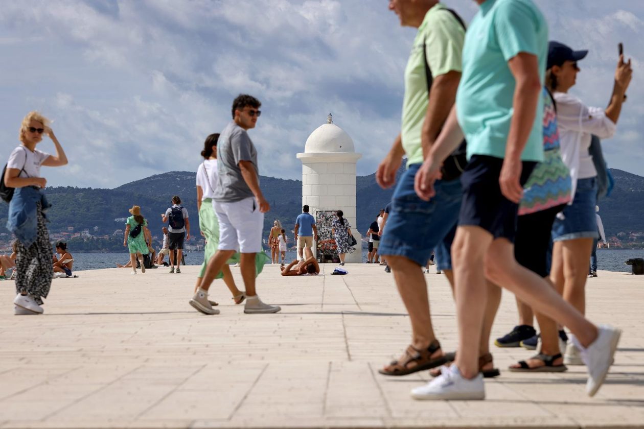 Zadar: Velik broj stranih gostiju u centru grada