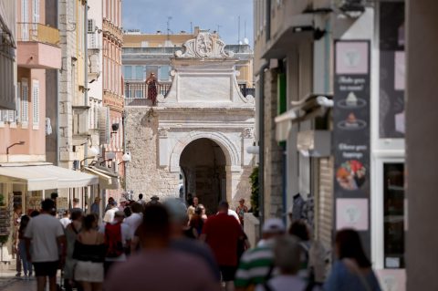 Zadar: Velik broj stranih gostiju u centru grada