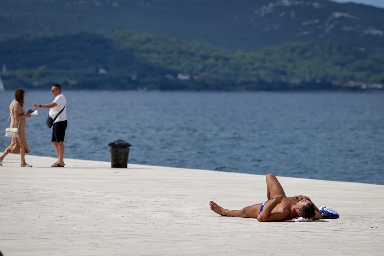 Zadar: Velik broj stranih gostiju u centru grada