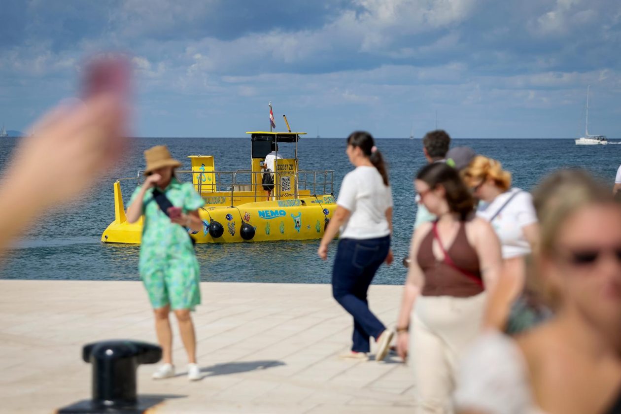 Zadar: Velik broj stranih gostiju u centru grada