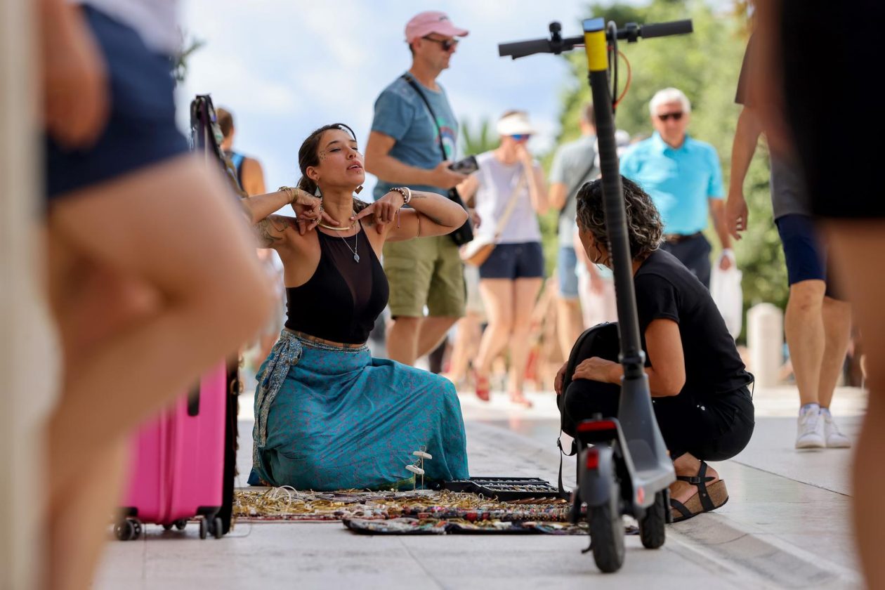 Zadar: Velik broj stranih gostiju u centru grada