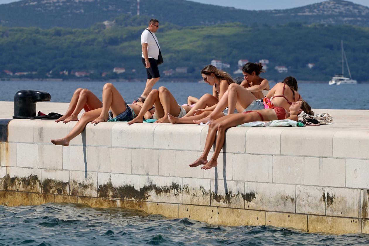 Zadar: Velik broj stranih gostiju u centru grada