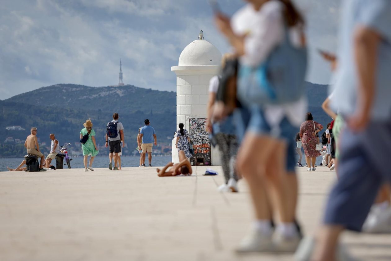 Zadar: Velik broj stranih gostiju u centru grada