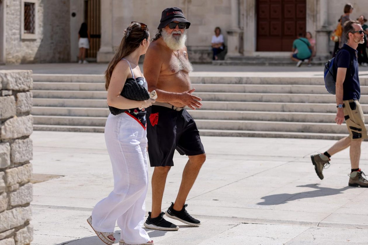 Zadar: Velik broj stranih gostiju u centru grada