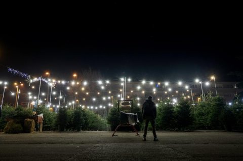 Bozicne jelke prodaju se na brojnim lokacijama