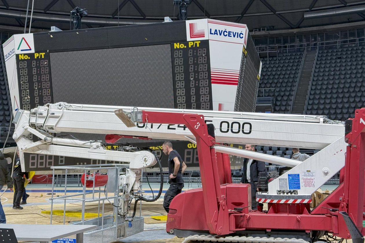 Zadar: Skidanje semafora u dvorani Krešimir Ćosić Zadar: Skidanje semafora u dvorani Krešimir Ćosić