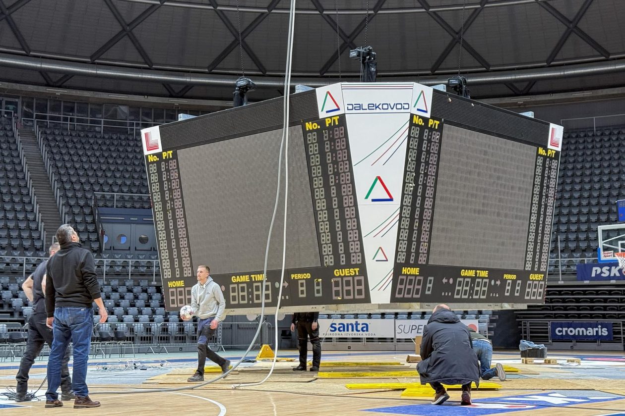 Zadar: Skidanje semafora u dvorani Krešimir Ćosić Zadar: Skidanje semafora u dvorani Krešimir Ćosić