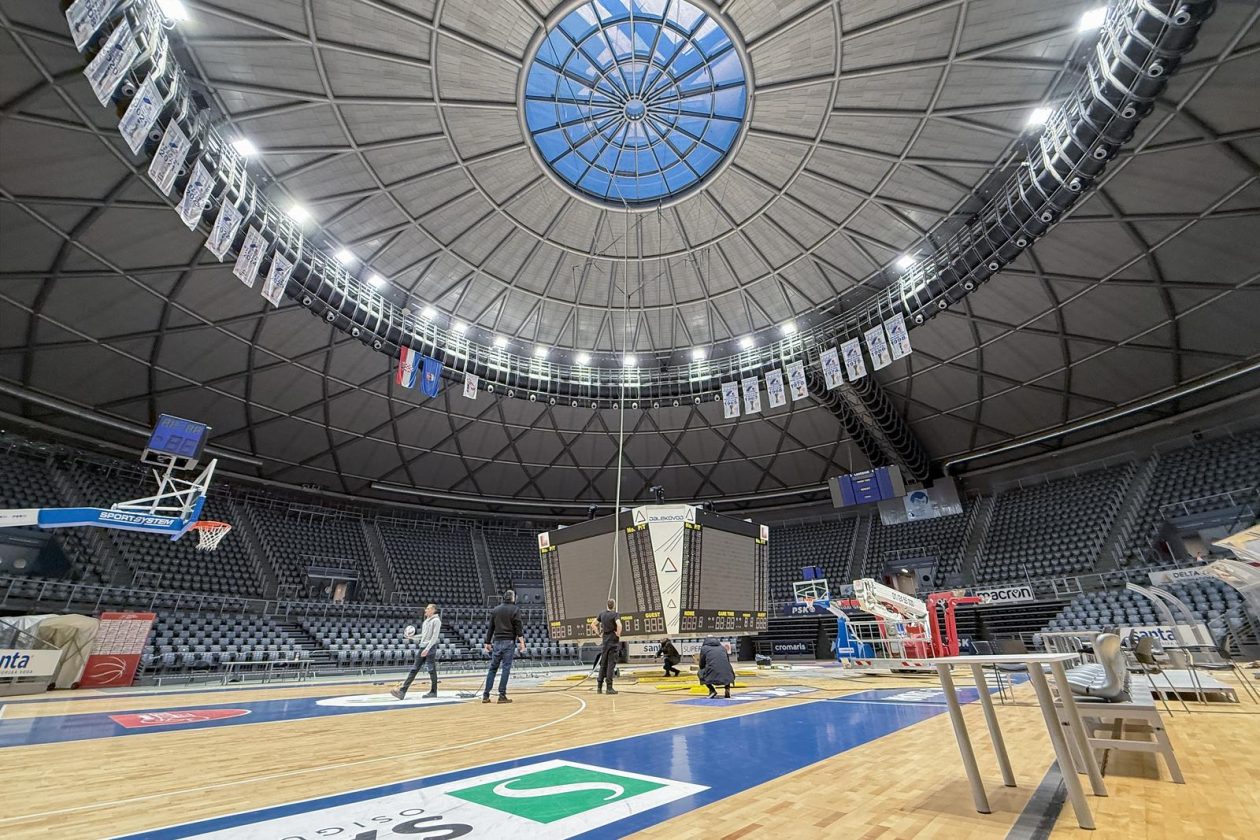 Zadar: Skidanje semafora u dvorani Krešimir Ćosić Zadar: Skidanje semafora u dvorani Krešimir Ćosić