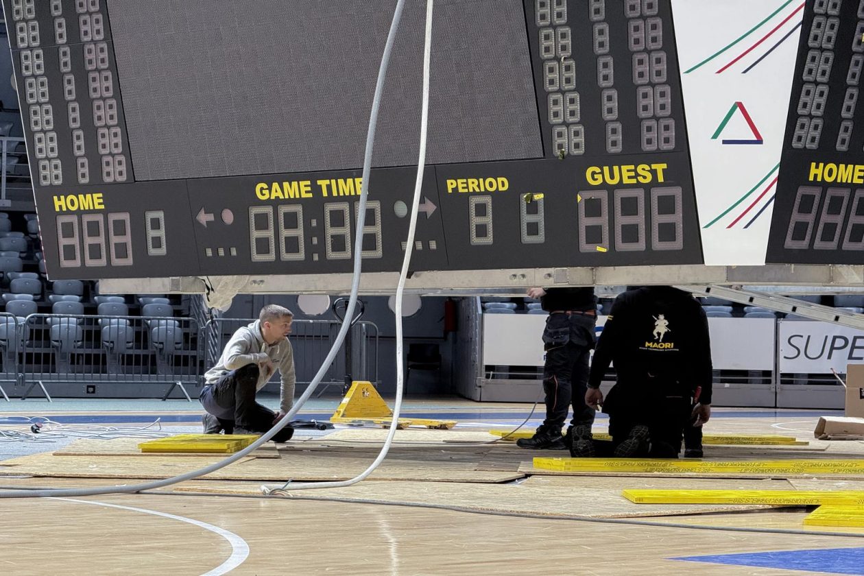 Zadar: Skidanje semafora u dvorani Krešimir Ćosić Zadar: Skidanje semafora u dvorani Krešimir Ćosić