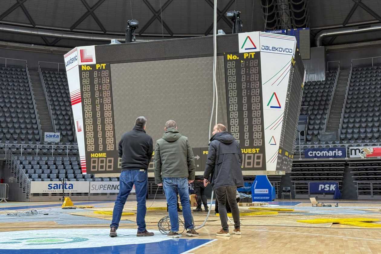 Zadar: Skidanje semafora u dvorani Krešimir Ćosić Zadar: Skidanje semafora u dvorani Krešimir Ćosić