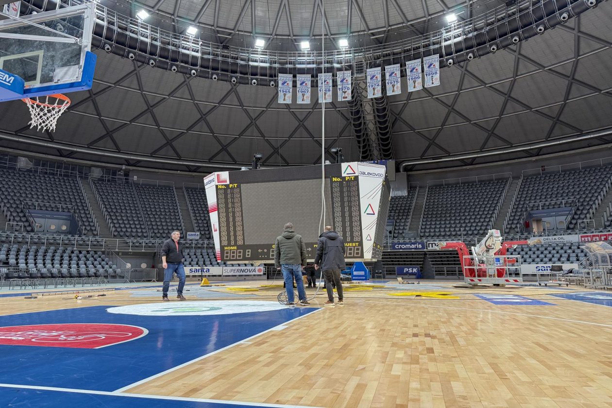 Zadar: Skidanje semafora u dvorani Krešimir Ćosić Zadar: Skidanje semafora u dvorani Krešimir Ćosić