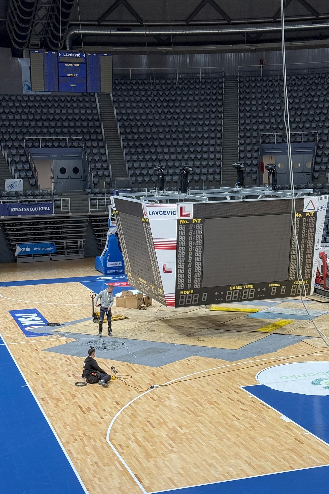 Zadar: Skidanje semafora u dvorani Krešimir Ćosić Zadar: Skidanje semafora u dvorani Krešimir Ćosić