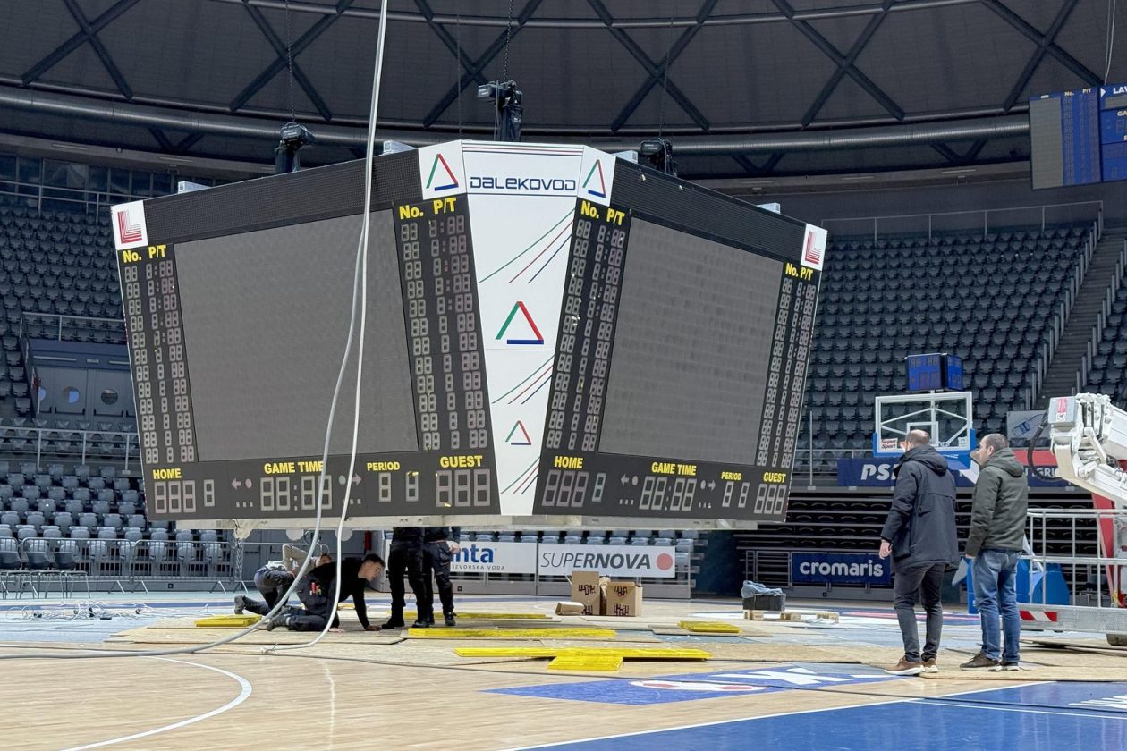 Zadar: Skidanje semafora u dvorani Krešimir Ćosić Zadar: Skidanje semafora u dvorani Krešimir Ćosić