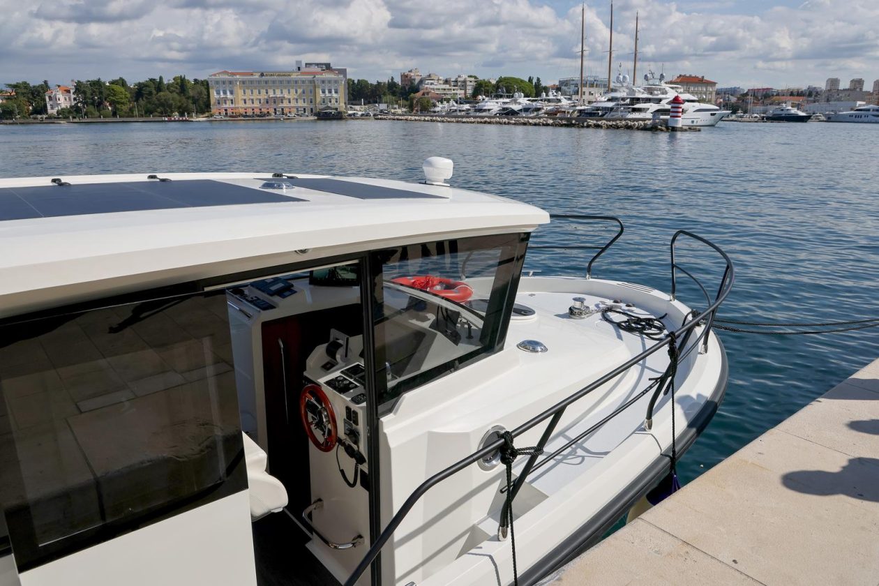 Župan Josip Bilaver sa suradnicima nazočio je primopredaji mobilne ljekarne – brodice Župan Josip Bilaver sa suradnicima nazočio je primopredaji mobilne ljekarne – brodice