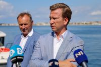 Župan Josip Bilaver sa suradnicima nazočio je primopredaji mobilne ljekarne – brodice Župan Josip Bilaver sa suradnicima nazočio je primopredaji mobilne ljekarne – brodice