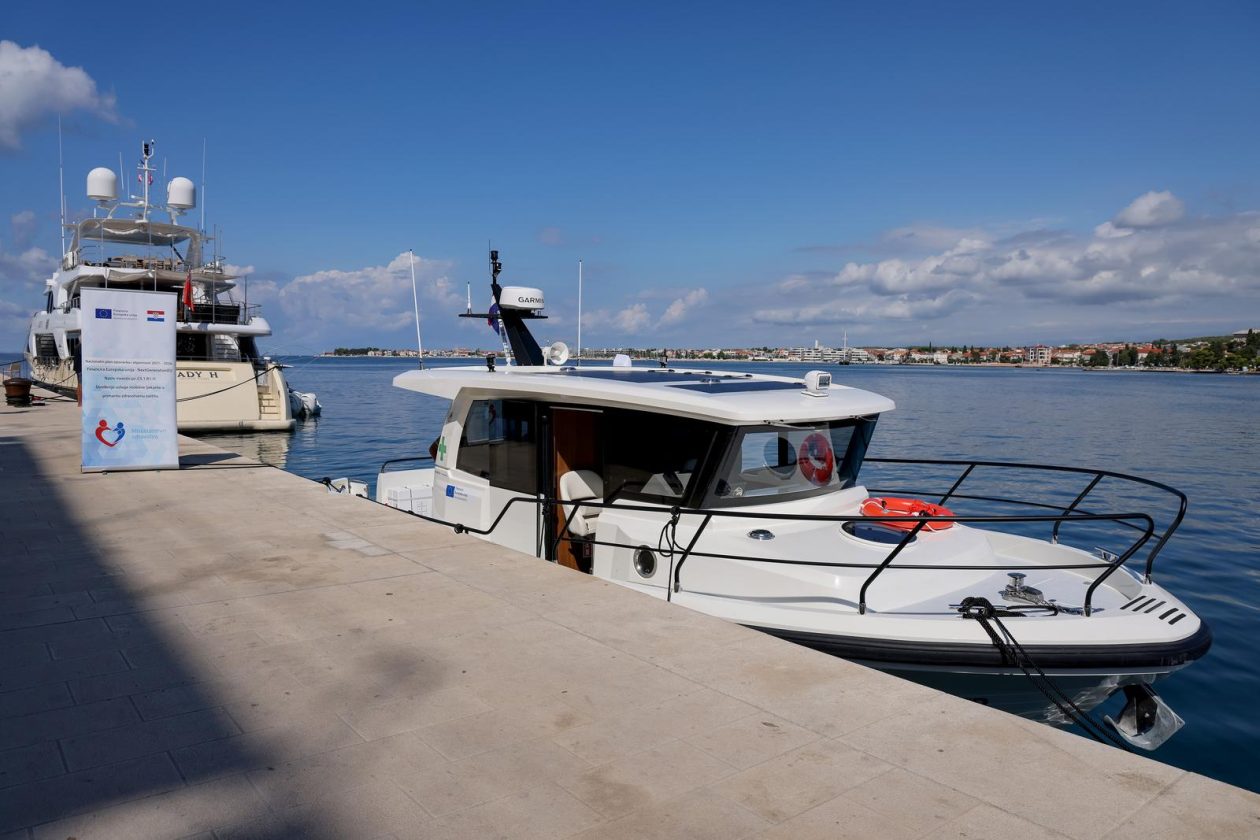 Župan Josip Bilaver sa suradnicima nazočio je primopredaji mobilne ljekarne – brodice Župan Josip Bilaver sa suradnicima nazočio je primopredaji mobilne ljekarne – brodice