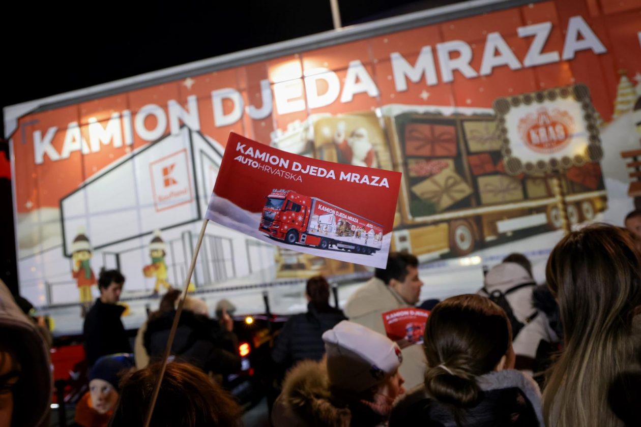 Kamion Djeda Mraza na Višnjiku