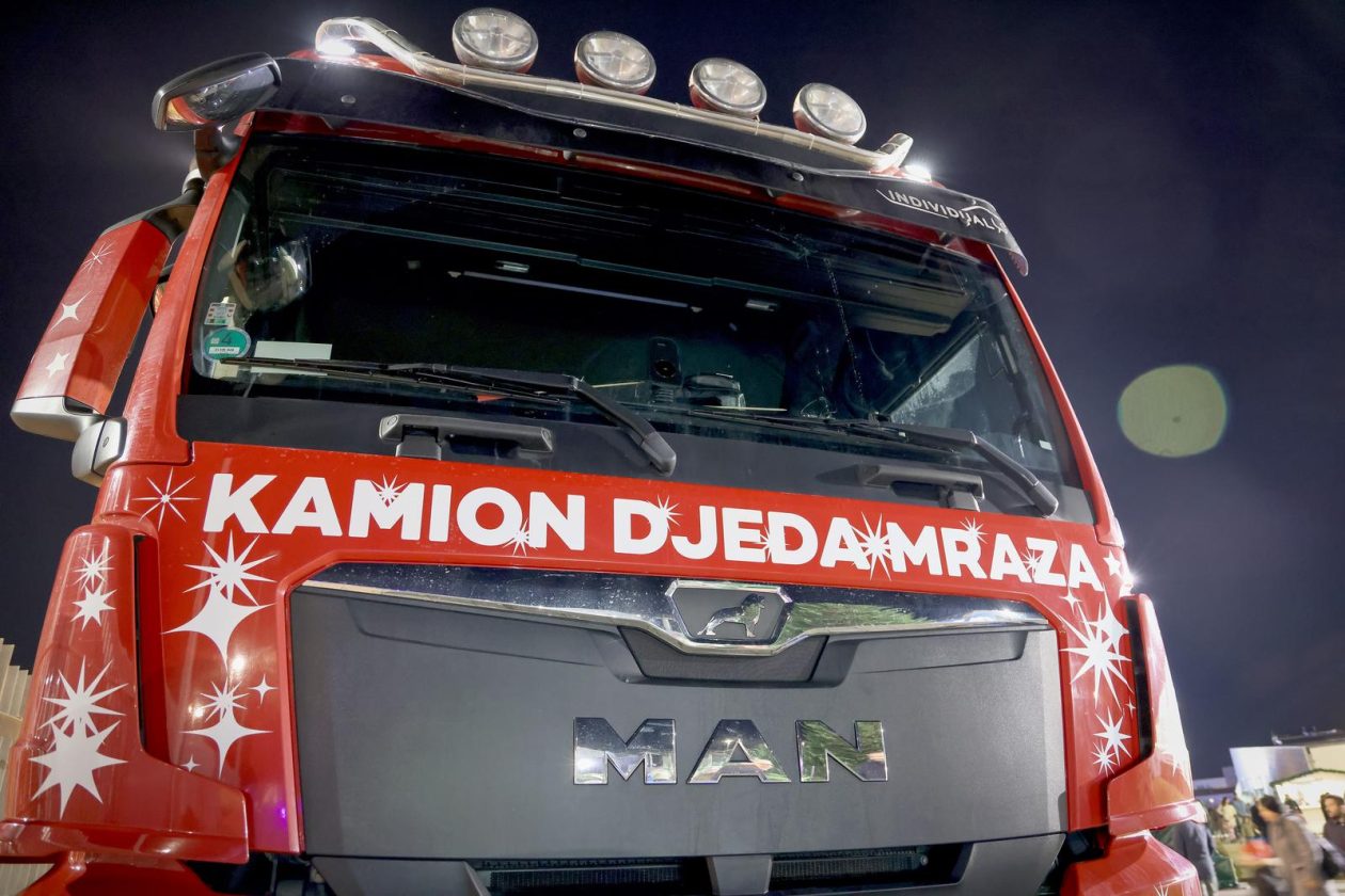 Kamion Djeda Mraza na Višnjiku